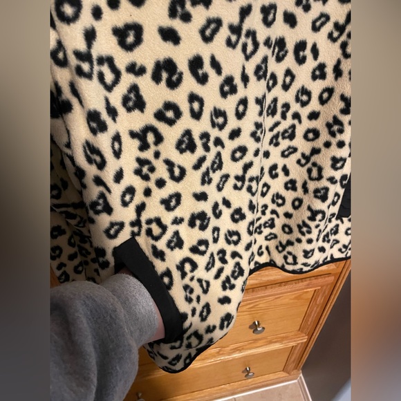 Leopard print fleece 1/4 button up pullover - Picture 5 of 5
